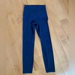 Lululemon wunder under leggings in navy, size 4, 25”